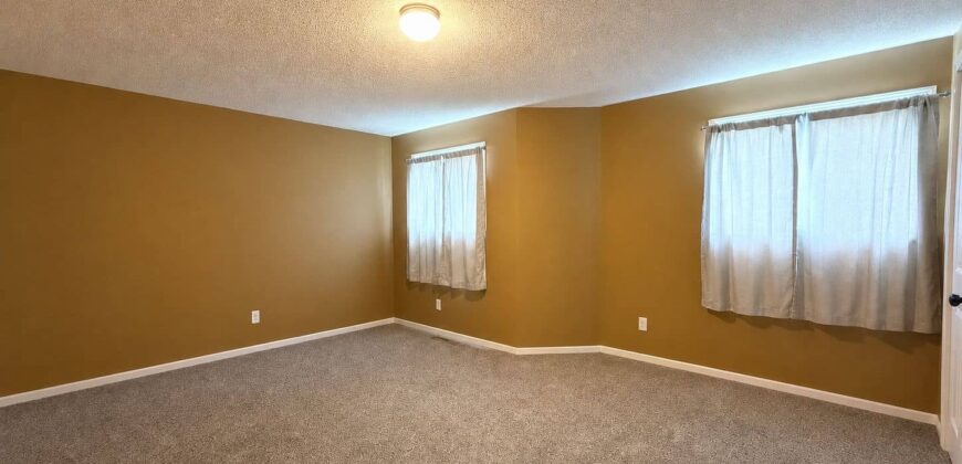 31-156 Canoe Dr, Available August 1