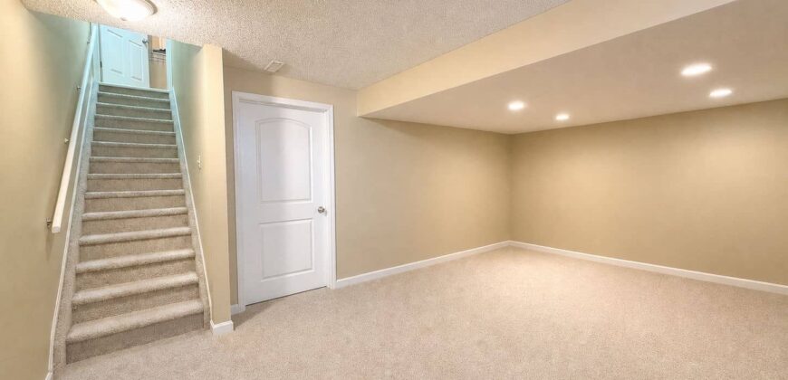 31-156 Canoe Dr, Available August 1