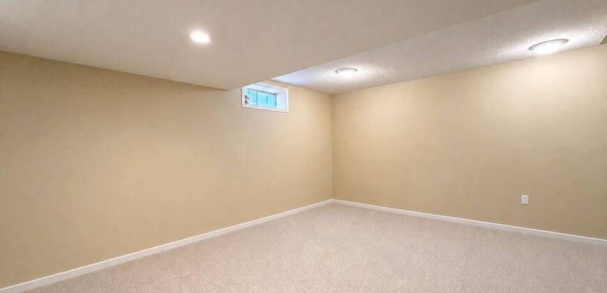 31-156 Canoe Dr, Available August 1